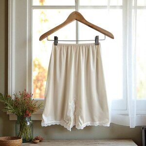 Vintage Greenco Maid Nylon Half Slip With Lace Trim Size S Made In USA